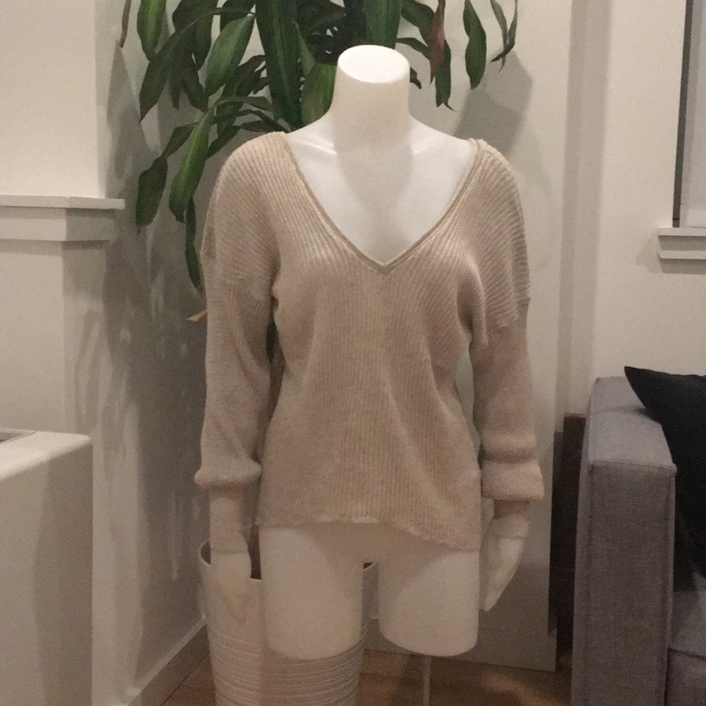 Zara sz Small Double V Knit sweater, Silver